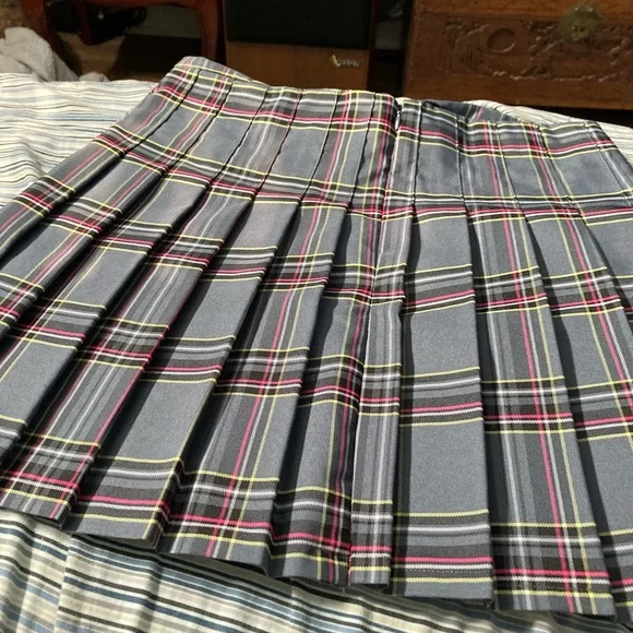 Gray school skirt never worn - Picture 2 of 3